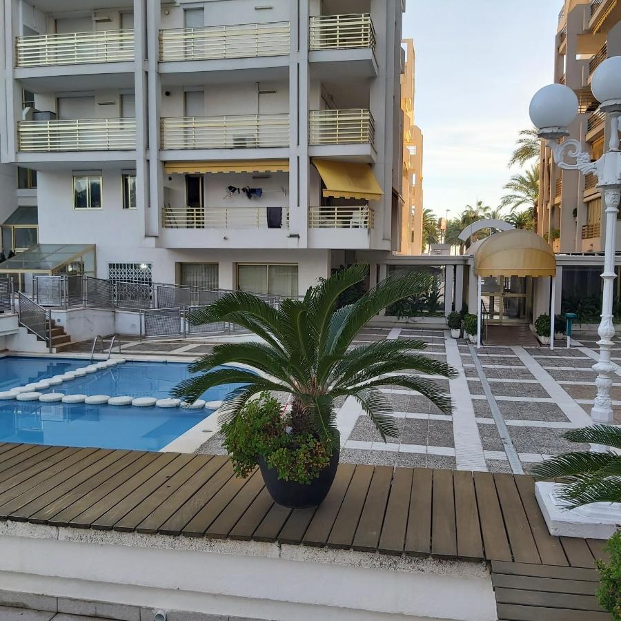 Apartamento En El Centro De Salou Bagian luar foto