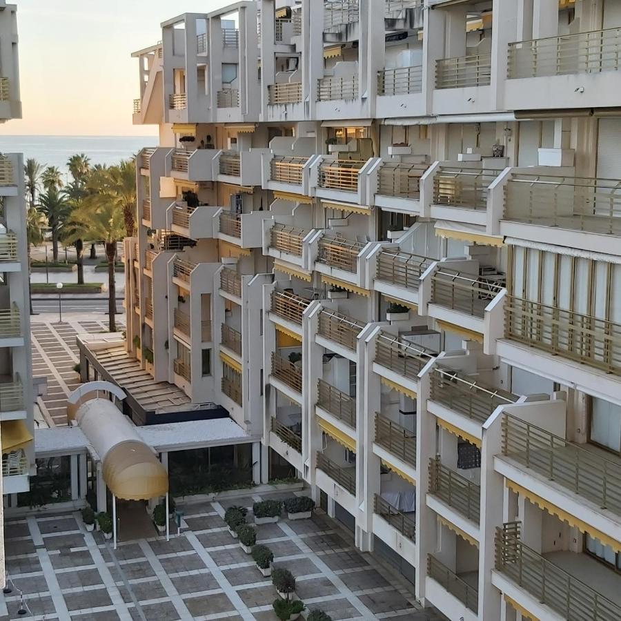 Apartamento En El Centro De Salou Bagian luar foto